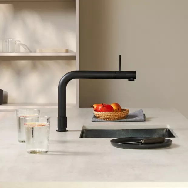 Mitigeur eau bouillante Front Noir avec reservoir PRO3