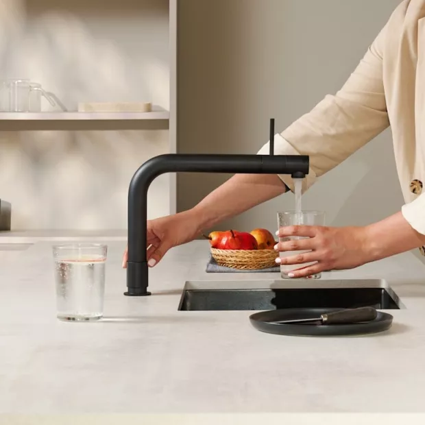 Mitigeur eau bouillante Front Noir avec reservoir PRO3
