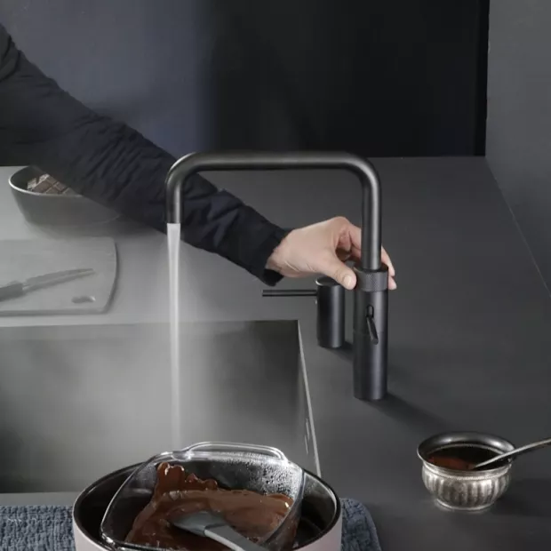 Mitigeur eau bouillante Fusion Square Noir - Réservoir PRO3